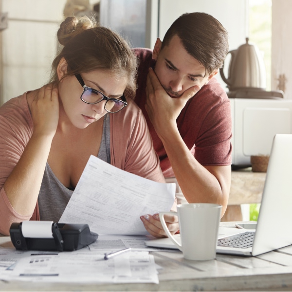why-many-canadians-struggle-pay-bills-time